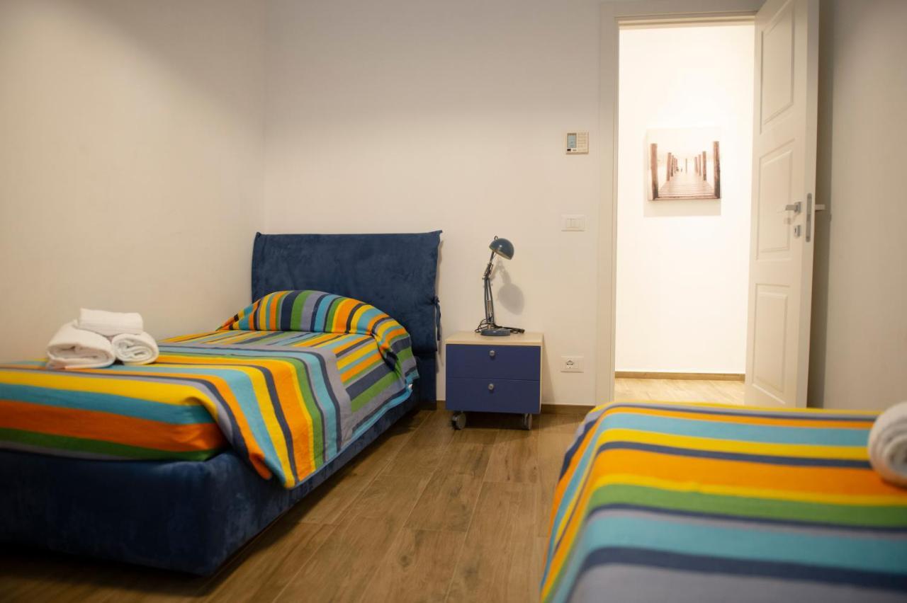 Color Apartment Monopoli Bagian luar foto