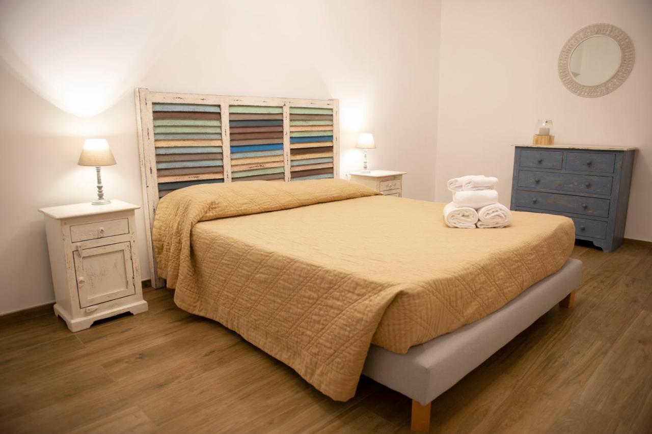 Color Apartment Monopoli Bagian luar foto