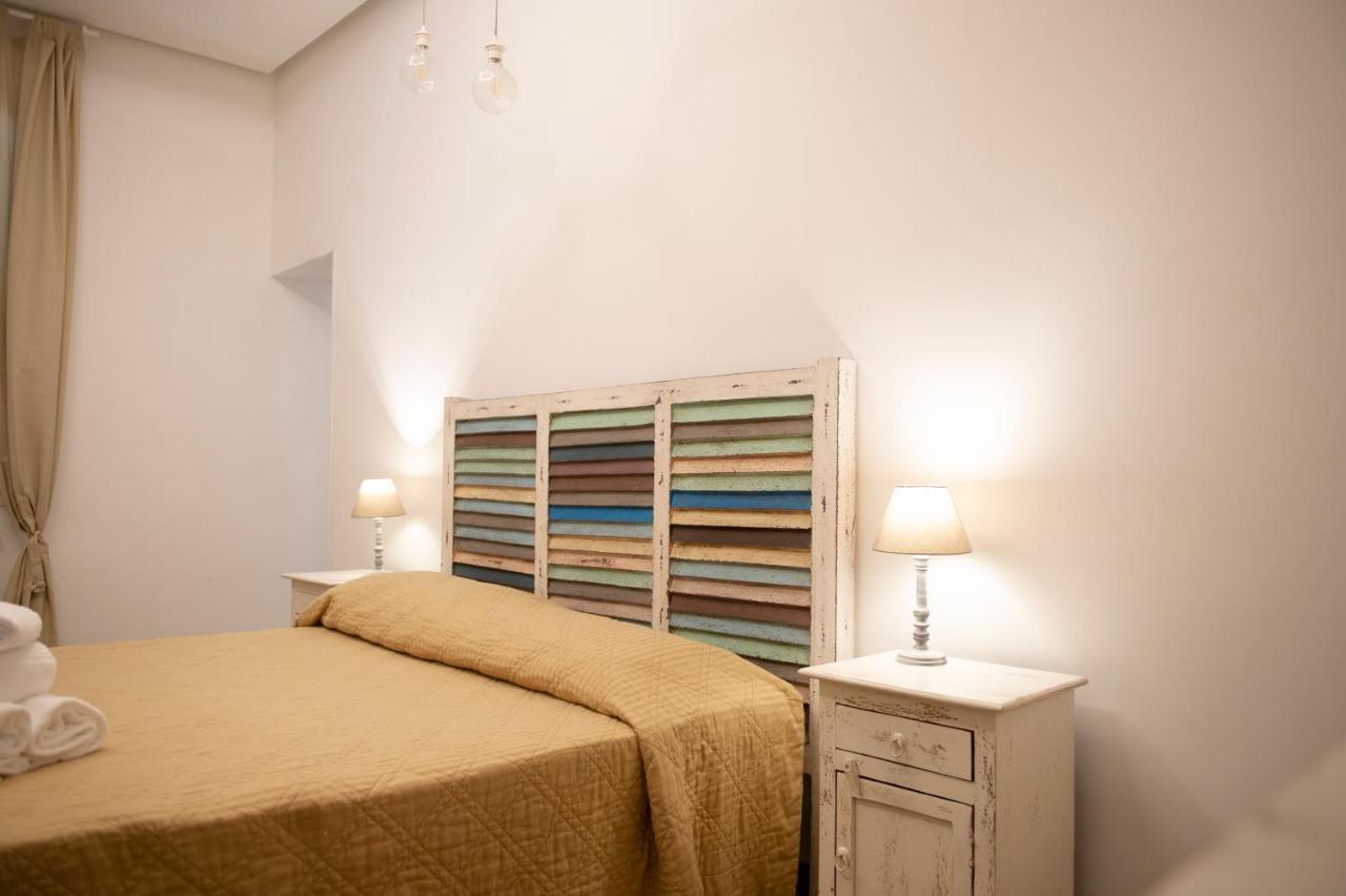 Color Apartment Monopoli Bagian luar foto