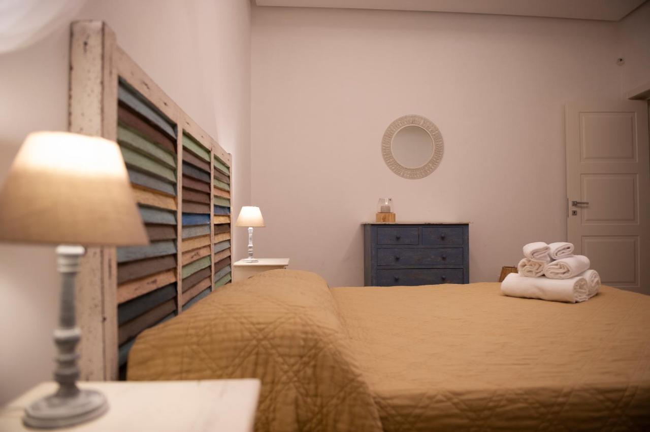 Color Apartment Monopoli Bagian luar foto