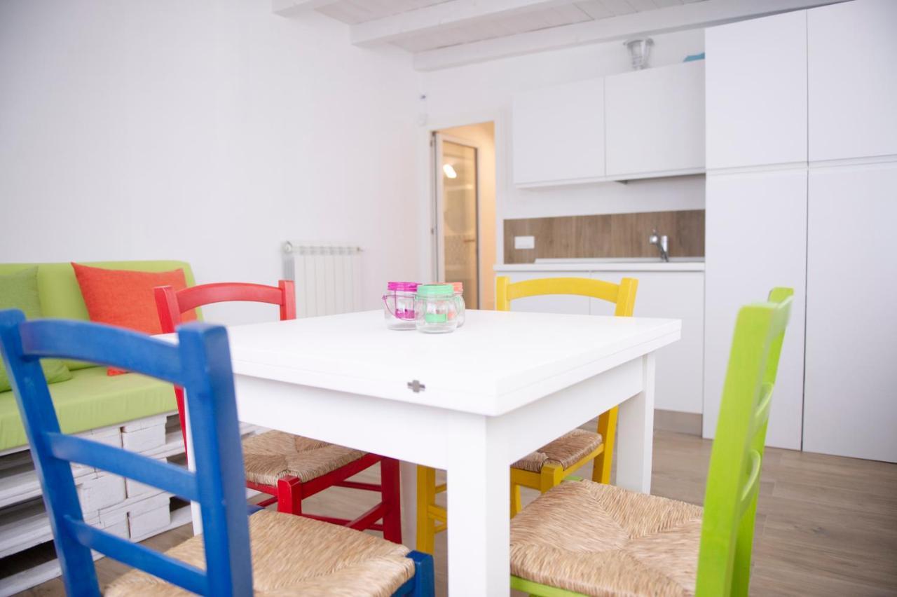 Color Apartment Monopoli Bagian luar foto