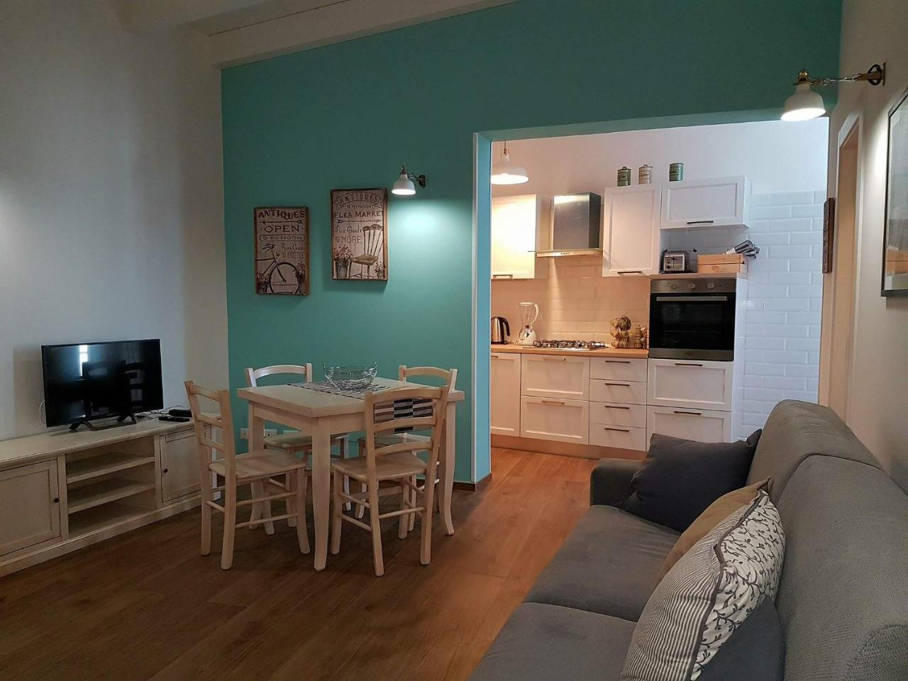 Color Apartment Monopoli Bagian luar foto