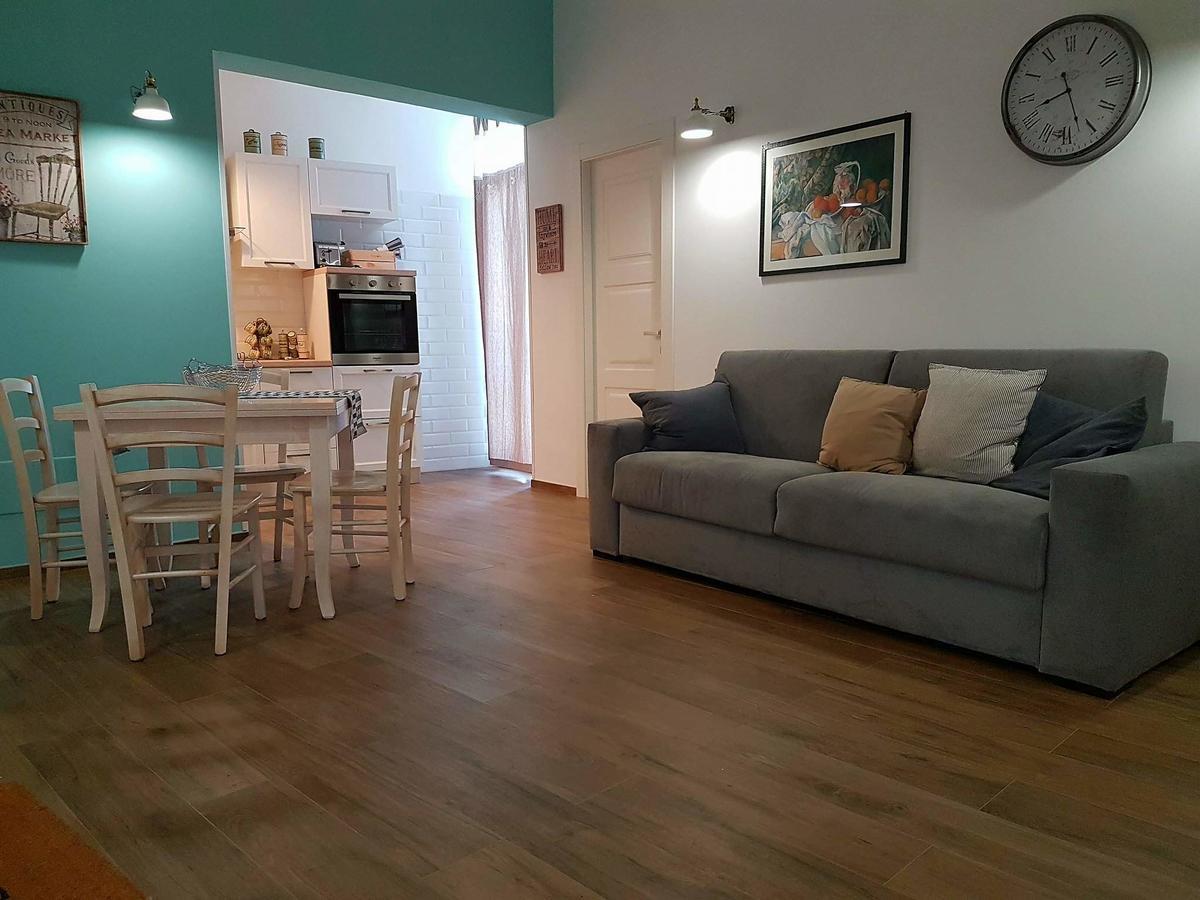 Color Apartment Monopoli Bagian luar foto