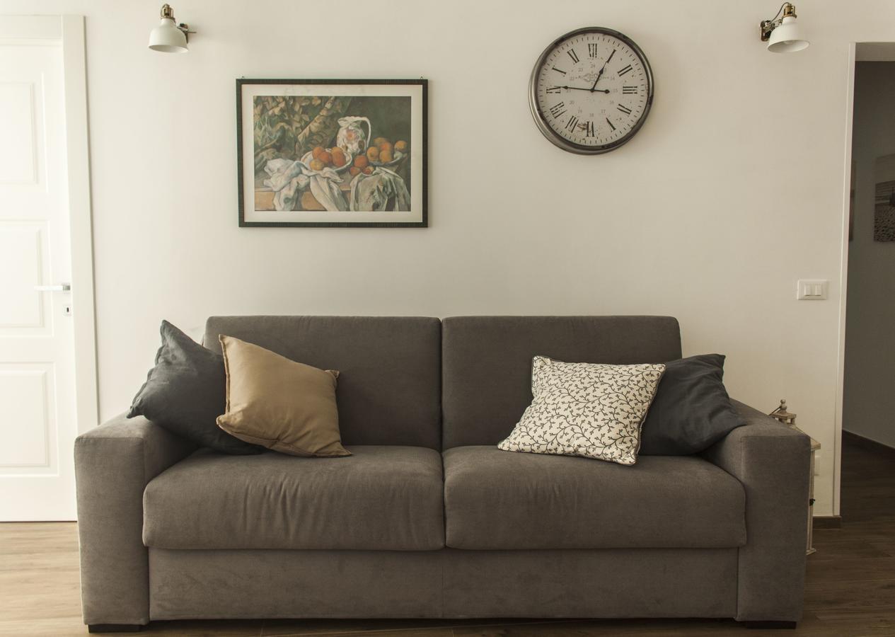 Color Apartment Monopoli Bagian luar foto